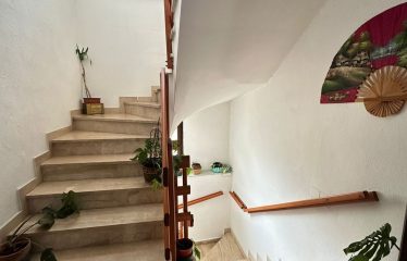 CASA INDIPENDENTE CON CORTILE E POSTO AUTO