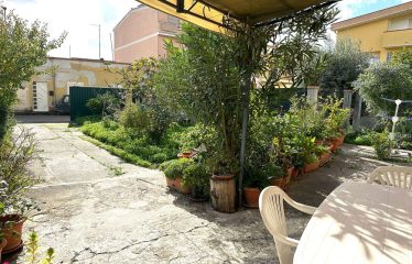 CASA INDIPENDENTE CON GIARDINO DI 300 MQ