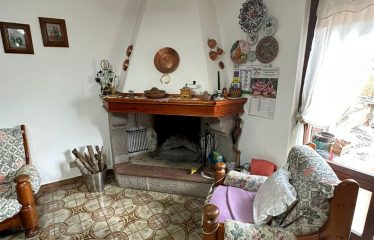CASA INDIPENDENTE CON CORTILE E POSTO AUTO