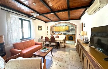 CASA INDIPENDENTE CON GIARDINO DI 300 MQ