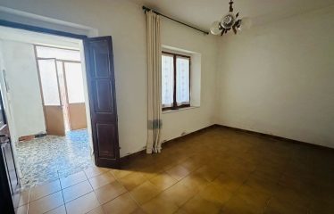 CASA INDIPENDENTE CON CORTILE E INGRESSO CARRABILE