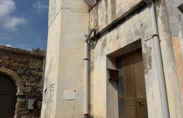 SAN VITO CASA INDIPENDENTE SU DUE LIVELLI CON TERRENO