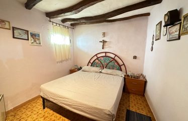 CASA INDIPENDENTE CON CORTILE