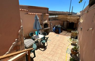 CASA INDIPENDENTE CON CORTILE