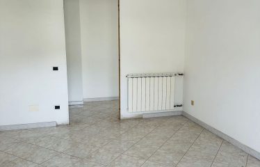 APPARTAMENTO CON CORTILE E POSTO AUTO