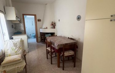 CASA INDIPENDENTE CON POSTO AUTO E CORTILE
