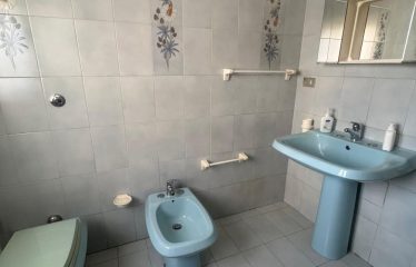 CASA INDIPENDENTE CON POSTO AUTO E CORTILE