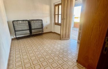 CASA SU DUE LIVELLI CON CORTILE E TERRAZZA