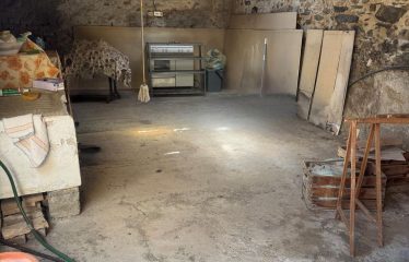 CASA INDIPENDENTE CON POSTO AUTO E CORTILE
