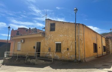 CASA INDIPENDENTE CON TERRAZZA E CORTILE