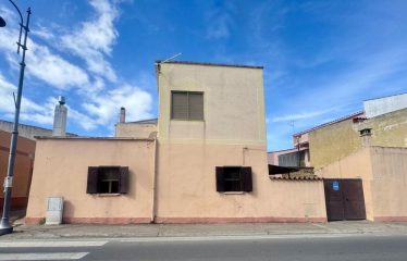 CASA INDIPENDENTE CON CORTILE E POSTO AUTO