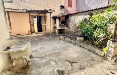 CASA INDIPENDENTE CON CORTILE E POSTO AUTO