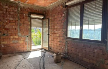 VILLASALTO CASA INDIPENDENTE SU TRE LIVELLI