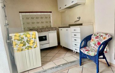 CASA INDIPENDENTE CON CORTILE E POSTO AUTO