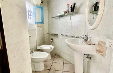 CASA INDIPENDENTE CON CORTILE E POSTO AUTO