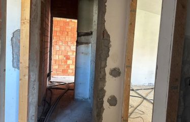 VILLASALTO CASA INDIPENDENTE SU TRE LIVELLI