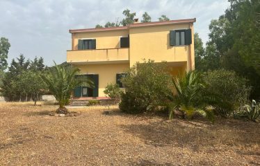 CASA INDIPENDENTE CON GIARDINO SU QUATTRO LATI