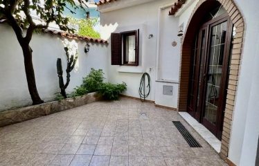 CASA INDIPENDENTE CON CORTILE