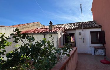 CASA INDIPENDENTE CON CORTILE