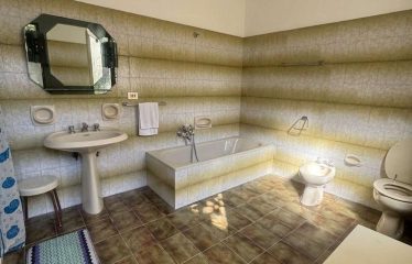 CASA INDIPENDENTE CON CORTILE E TERRAZZA