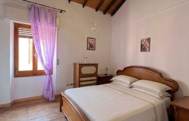 CASA INDIPENDENTE CON CORTILE