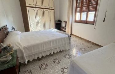 CASA INDIPENDENTE CON CORTILE