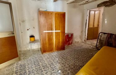 CASA INDIPENDENTE CON AMPIO CORTILE