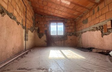 CASA INDIPENDENTE CON AMPIO CORTILE