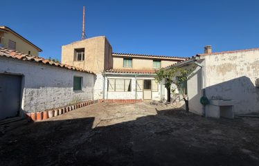 CASA INDIPENDENTE CON AMPIO CORTILE